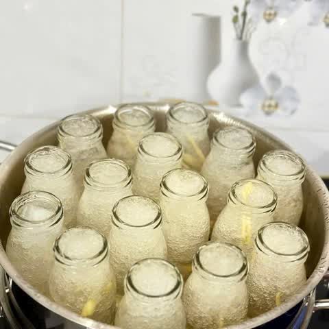 Hũ yến xếp trong nồi chưng cách thuỷ